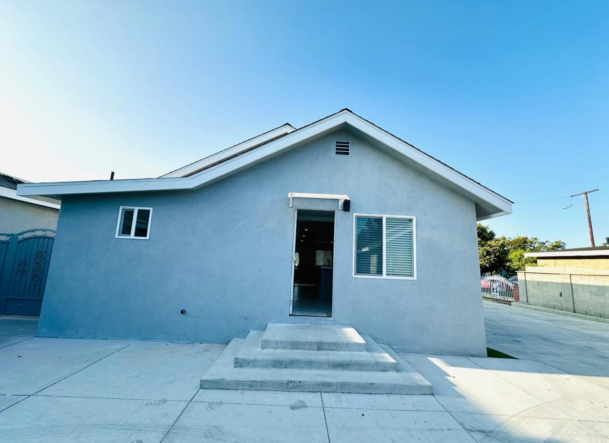 New Spacious House In Anaheim Near Disneyland-Knott In Without Backyard In The Same Lot Of 3 Separate Properties Exterior photo