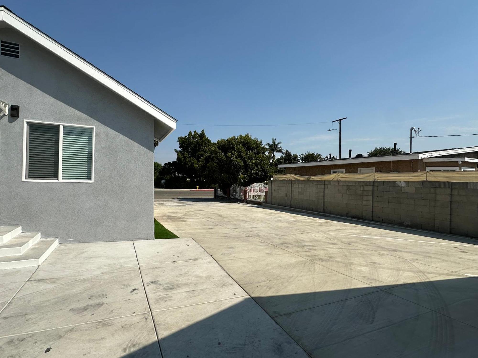 New Spacious House In Anaheim Near Disneyland-Knott In Without Backyard In The Same Lot Of 3 Separate Properties Exterior photo